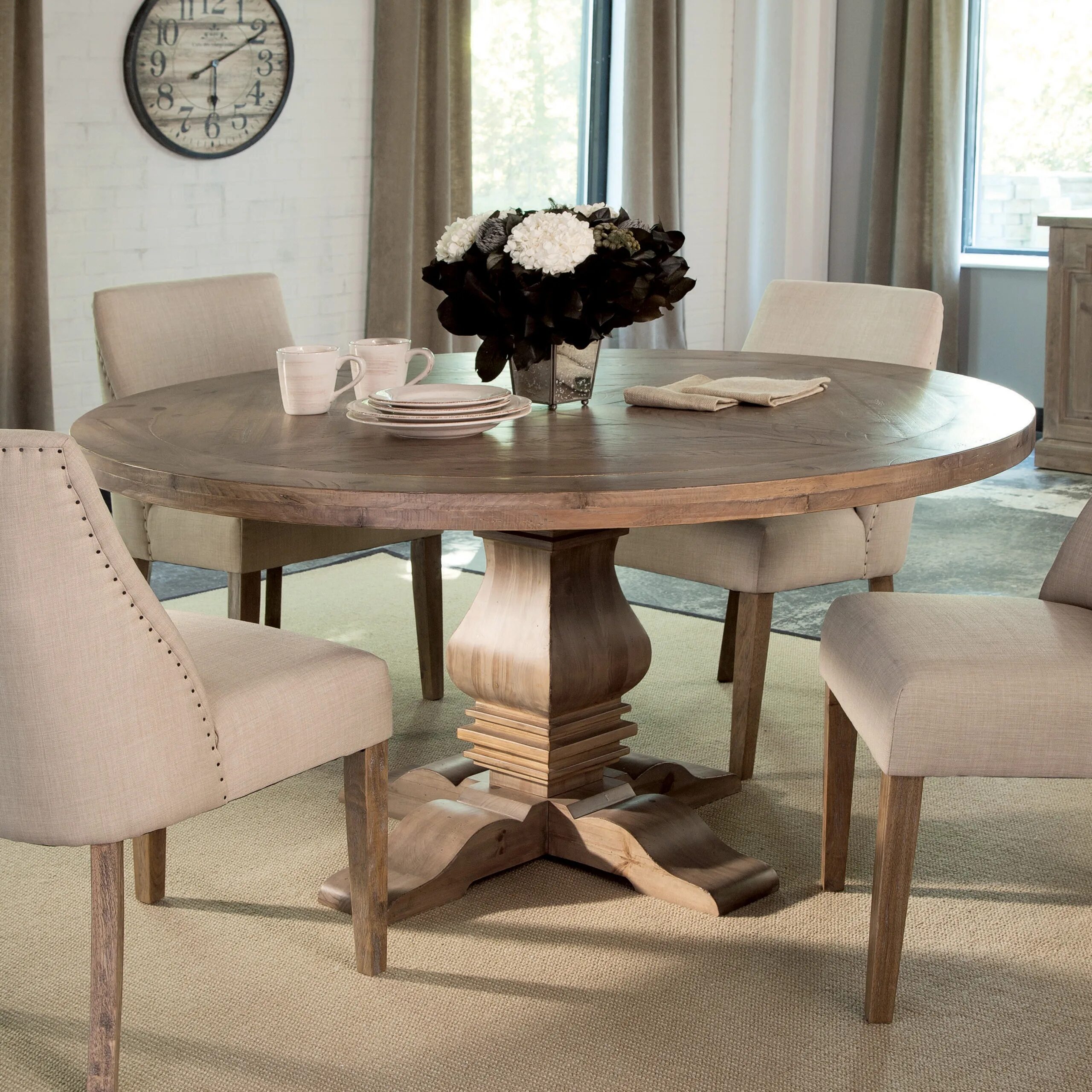 Кухонный стол стулья круглый. Обеденный стол Barnes Round Dining Table. Круглый обеденный стол со стульями. Большой круглый стол. Круглые кухонные столы и стулья.