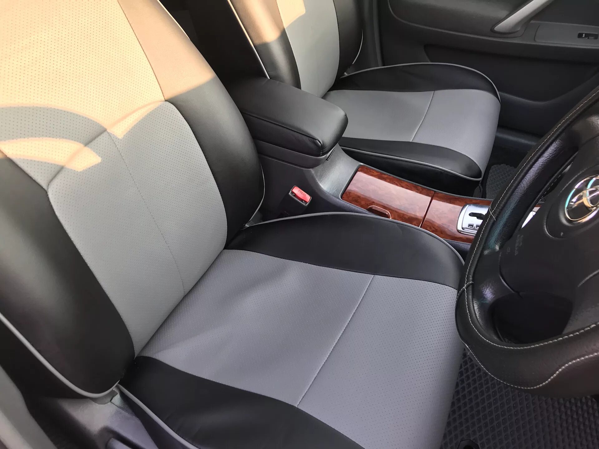 чехлы на тойота рав 4 2018. чехлы оригинальные тойота. чехлы toyota allion. чехлы на автомобиль с оригинальным пошивом. тойота камри 40 салон чехол.