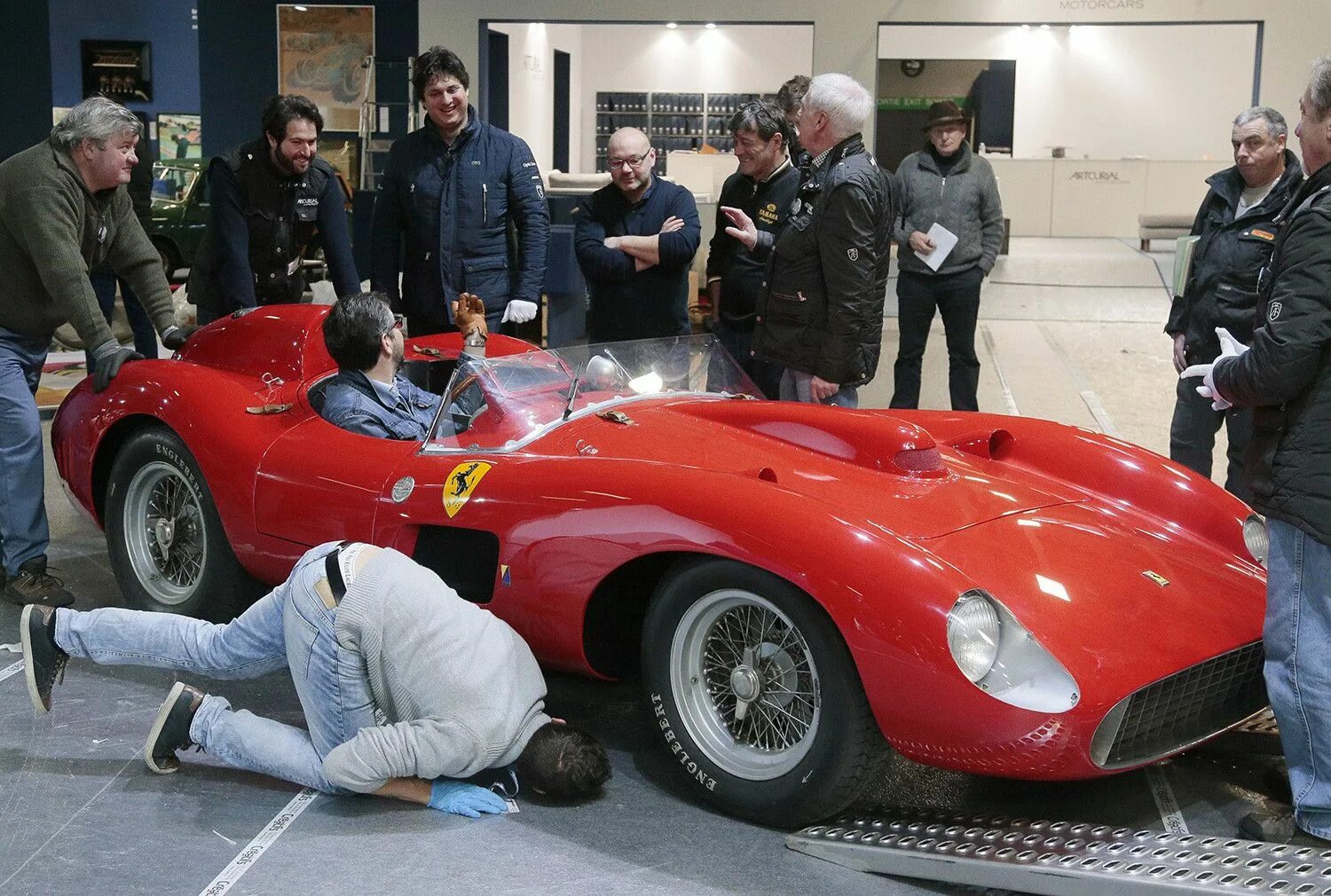 Ferrari 335 s spider scaglietti 1957 года. Ferrari 335 s spider scaglietti 1957. Феррари месси. Феррари спайдер 1957. Феррари роналду криштиану.