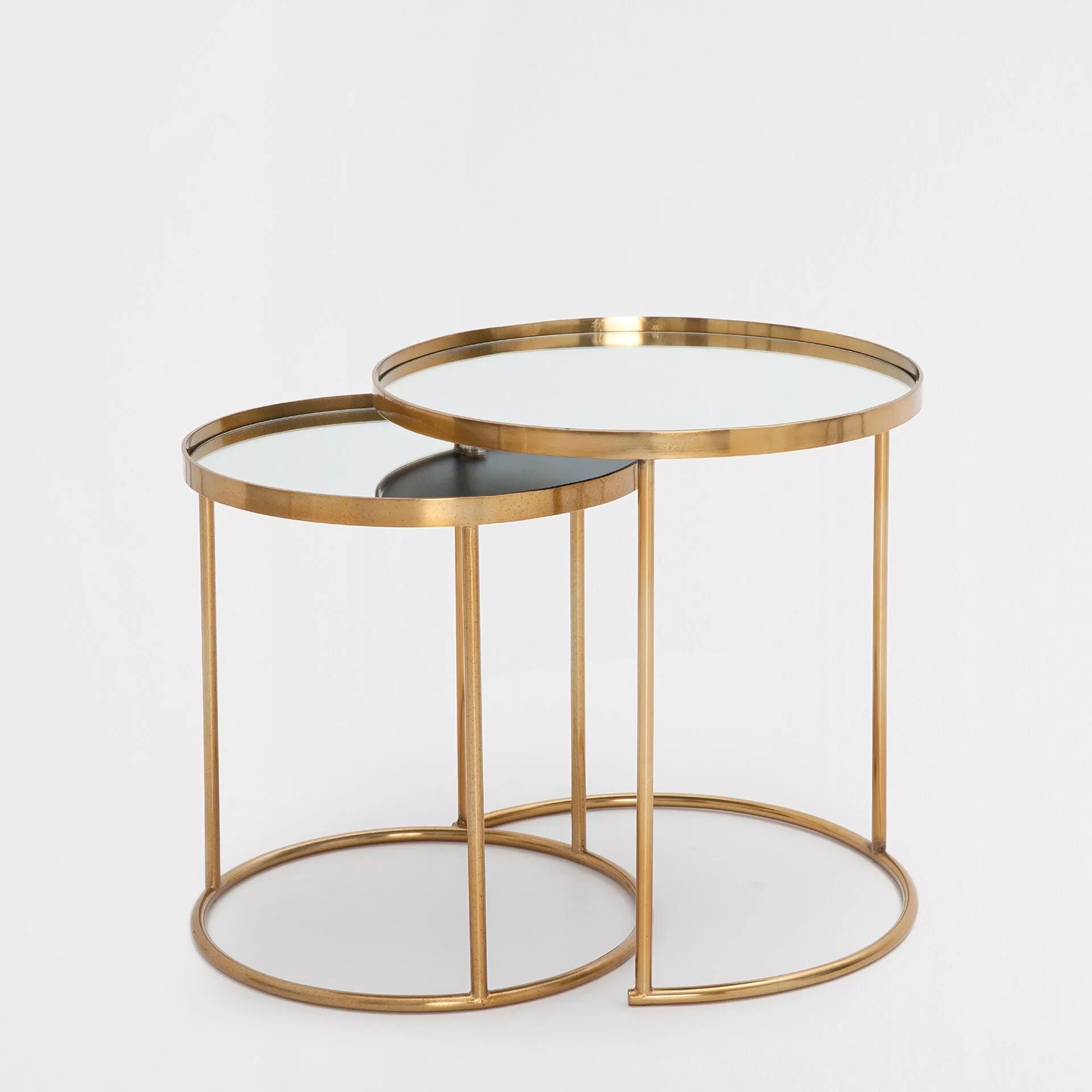 Пара столиков. Кофейный столик Gilbert Side Table Gold. Столик Zara Home металлический. Столик журнальный металлический Zara Home. Столик кофейный, Железный Zara Home.