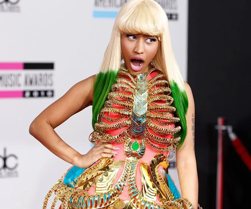 безвкусный бесцветный. безвкусный бесцветный. безвкусный вызывающий наряд. безвкусные туфли. надежда кадышева.