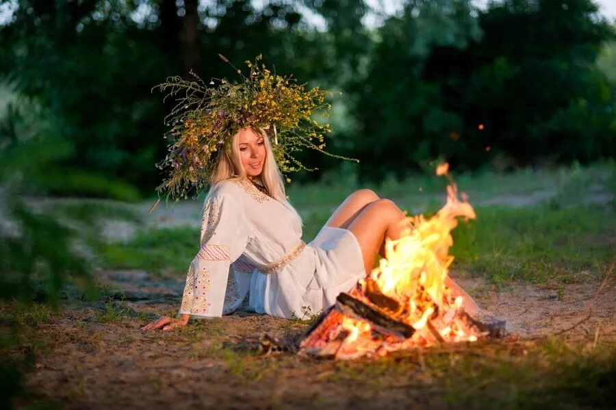 Ивана купана. Иван Купала. Марина Меньшикова Иван Купала. Славянки на Ивана Купала. Фотосессия в стиле Ивана Купала.