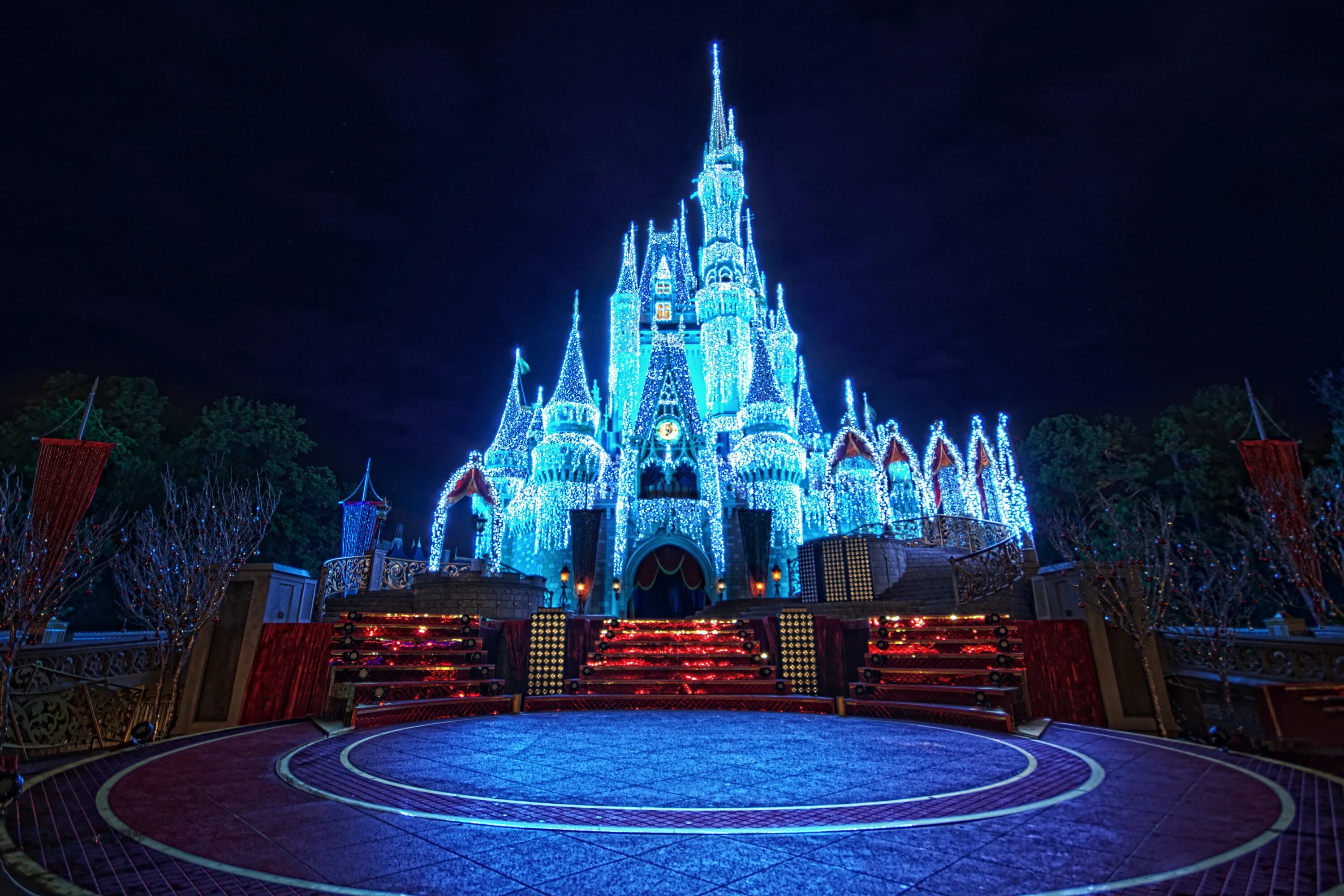 Новогодний замок. Золушка в королевстве нового года. Сказочная карета. Золушка в королевстве нового года. Сказочный бал.