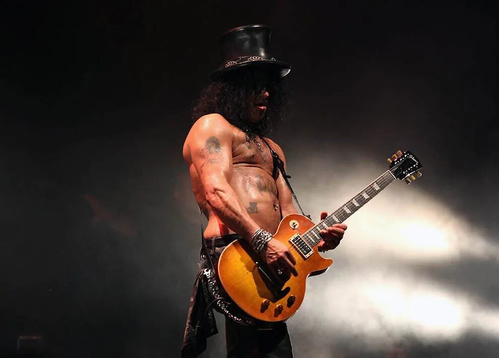 Лучший рок всех времен. Гитариста группы Guns 'n' Roses - слэша. Slash гитарист. Slash из Guns n Roses. Slash 2000 гитарист.