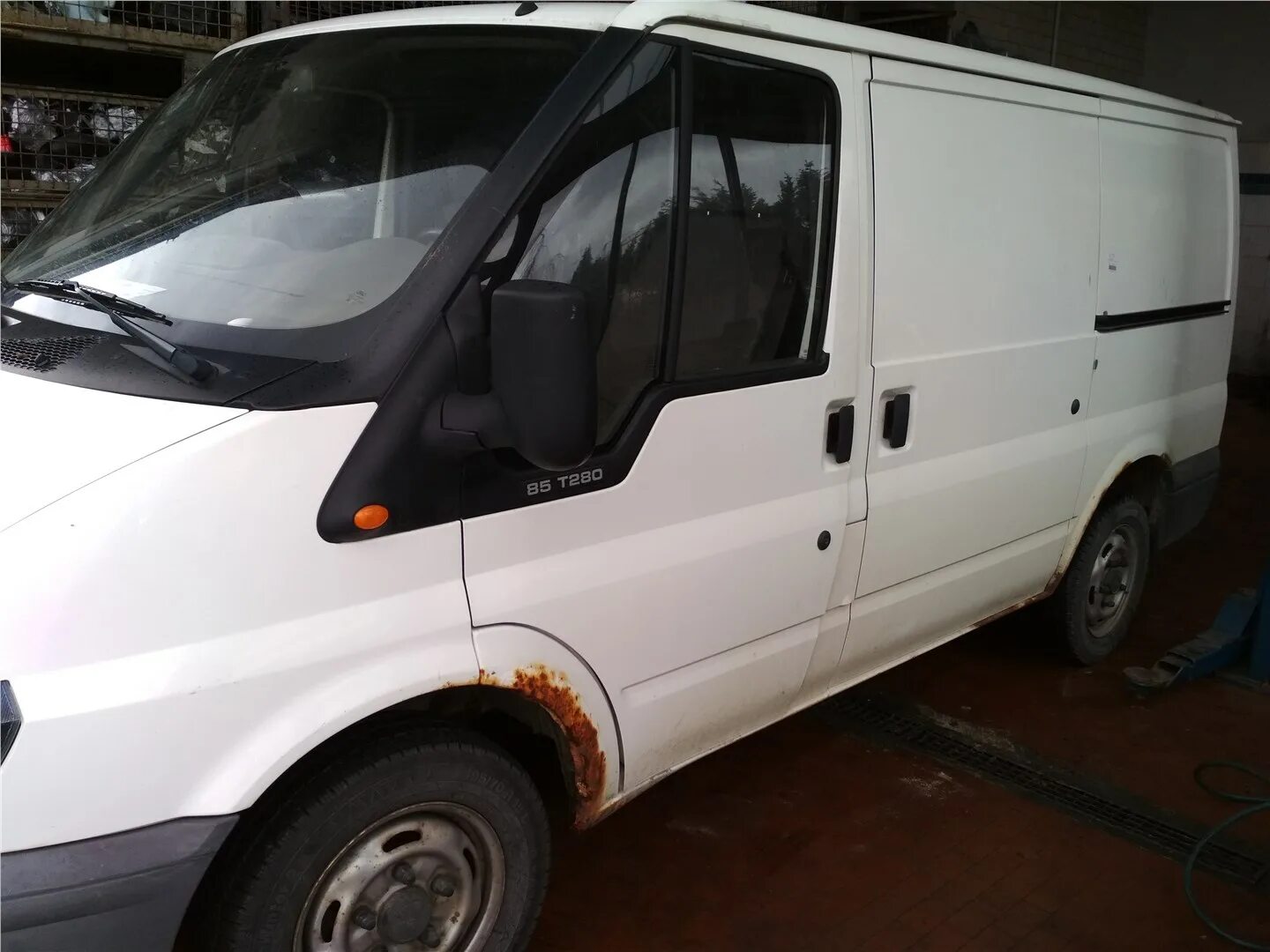 Форд бу краснодарский край. Ford Transit 2000. Ford Транзит 2000. Ford Transit (2000-2005). Ford Transit 2000 White.