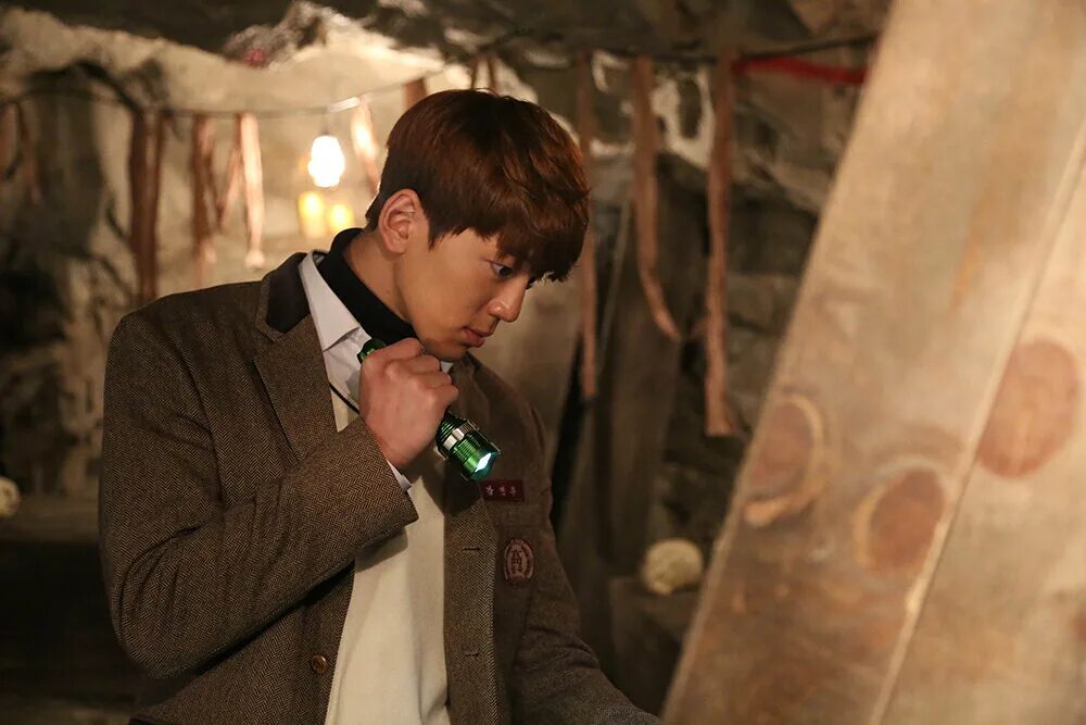 Шепот 2018. Шепот дорама 2018.