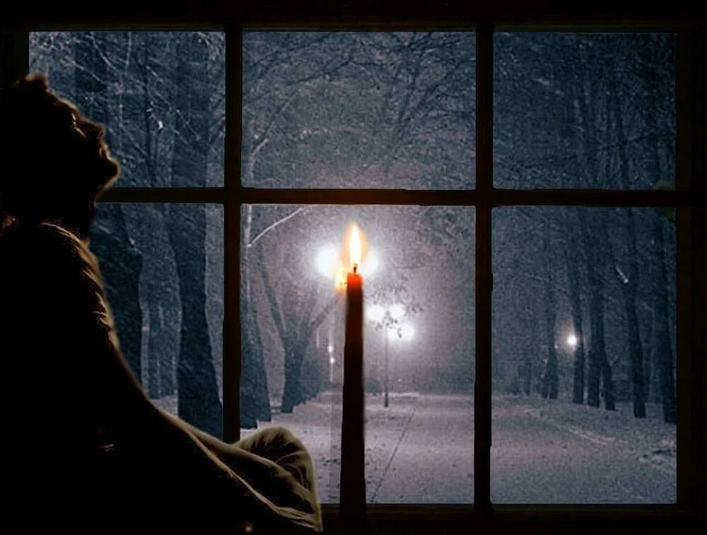 Окно вечер. Зимний вечер. Снег за окном ночью. Зима за окном. Одиноко свечи горят