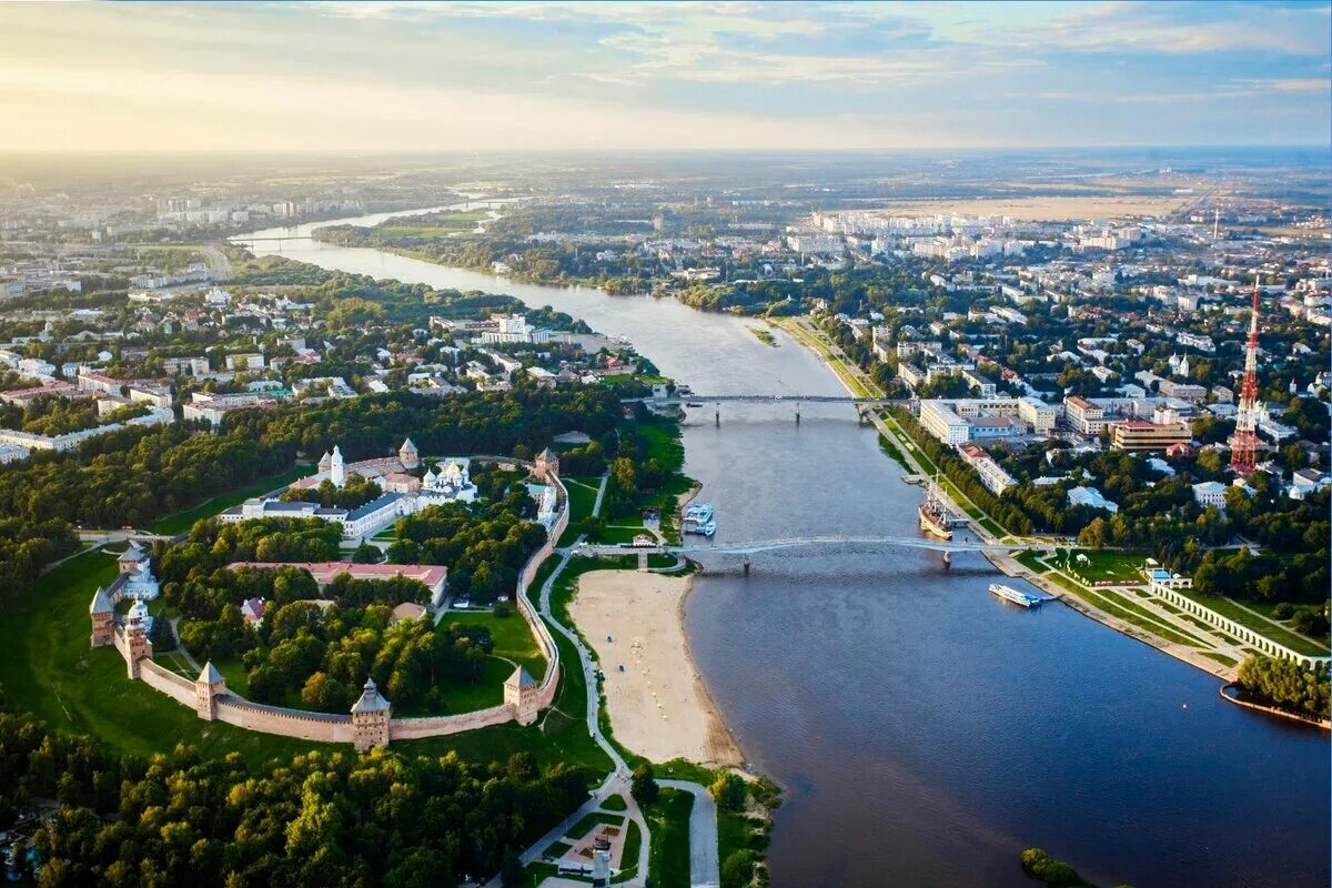 Сколько живет в новгороде. Исторический центр Великого Новгорода. Великий Новгород Великий Новгород. Великий Новгород центр города. Новгородский Кремль.