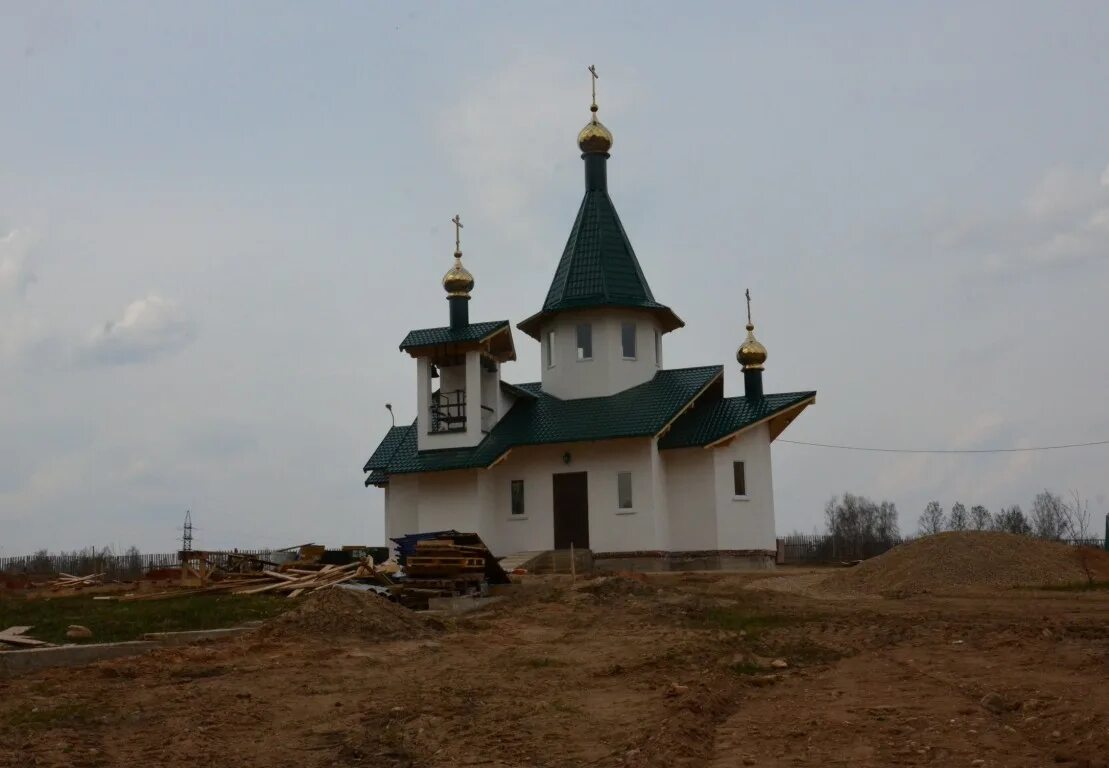Церковь королевка смоленск внутри. Церковь на королевке смоленск. Королевка церковь. Храм на королевке. Церковь меркурия смоленского.