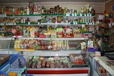Большой продовольственный магазин