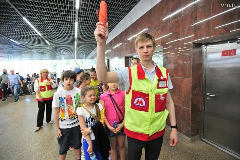 Метрополитен дети. Центр обеспечения мобильности пассажиров Московского метрополитена. Цомп. Цомп метро. Метро для детей.