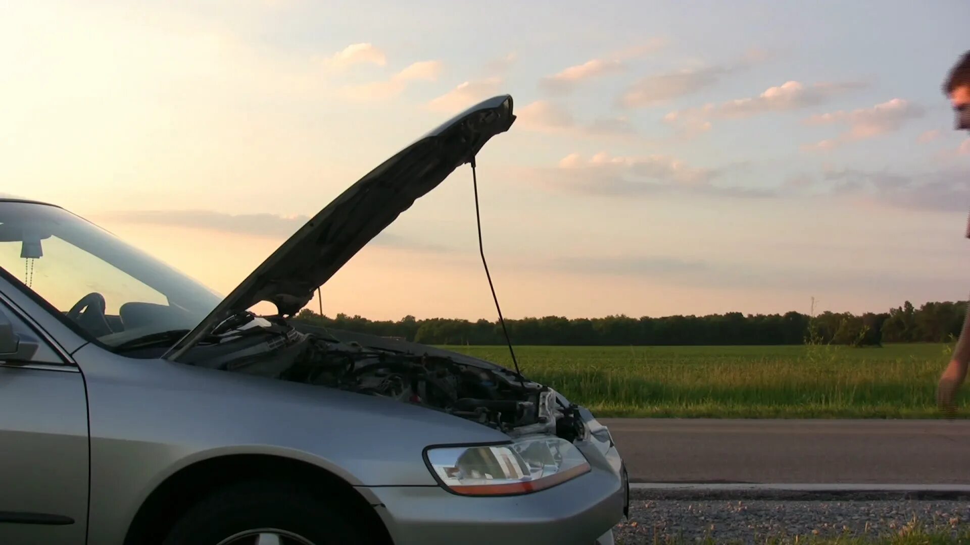 My car broken down. Broken down car. Машина со сломанной крышей. Car on the Side of the Road. Баннер Разбитая машина на скорости.