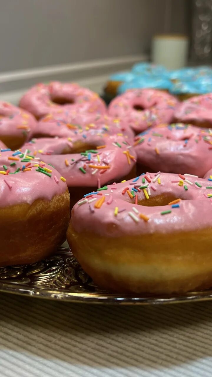 Пончики без сливочного масла. Apple donuts. Пончики в глазури из кленового сиропа. Пышные пончики в духовке. Сливочный пончик.