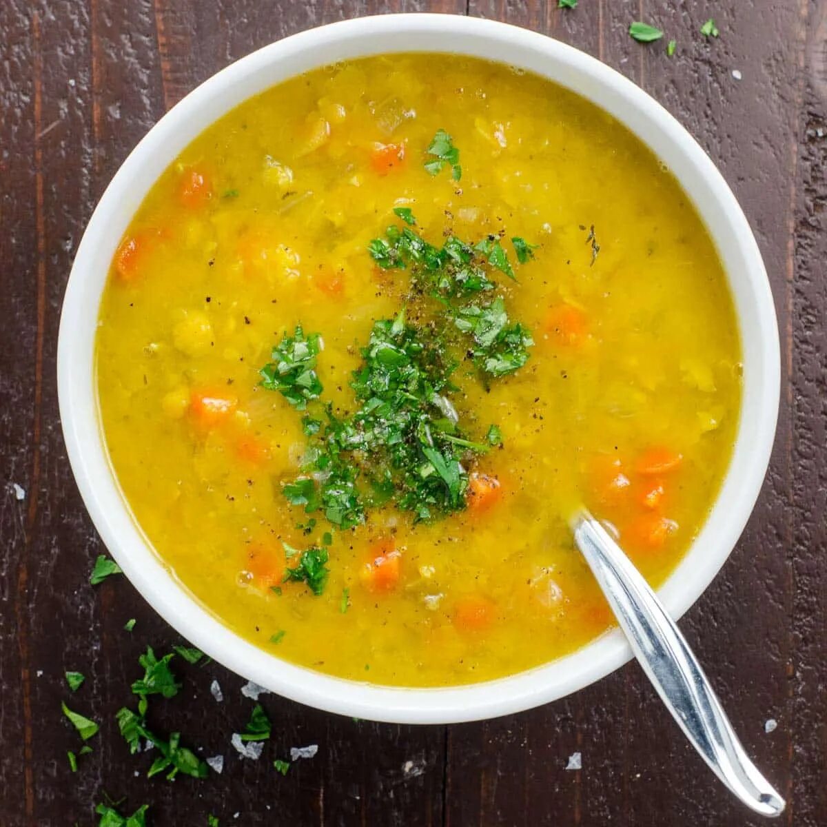 Гороховая похлебка. Гороховая похлебка. Гороховый суп с копченостями и гренками. Суп похожий на гороховый. Чечевичный суп и салат.