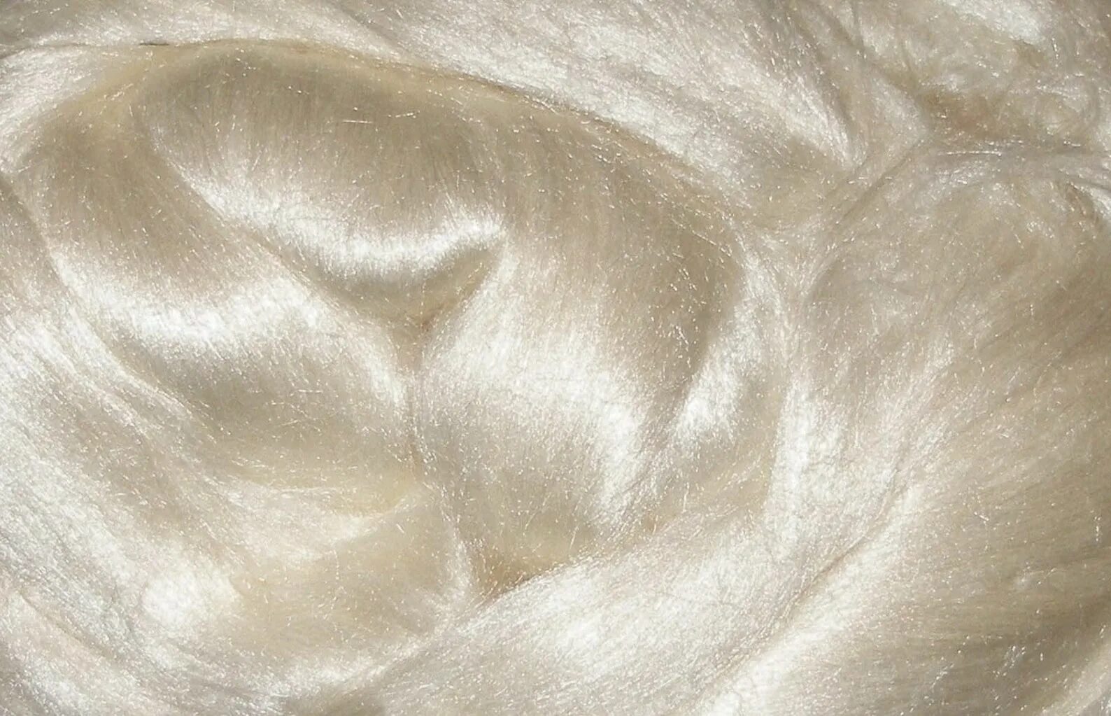 Natural silk. Шелковые нити Тусса. Шелк Тусса для валяния. Шелк Сырец. Шелк тутового шелкопряда ткань.