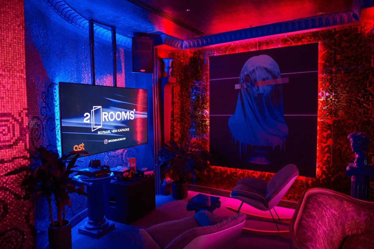 Караоке москва арбат lounge. Ху из ху караоке. Песня караоке арбат. Караоке на арбате. Жить караоке.