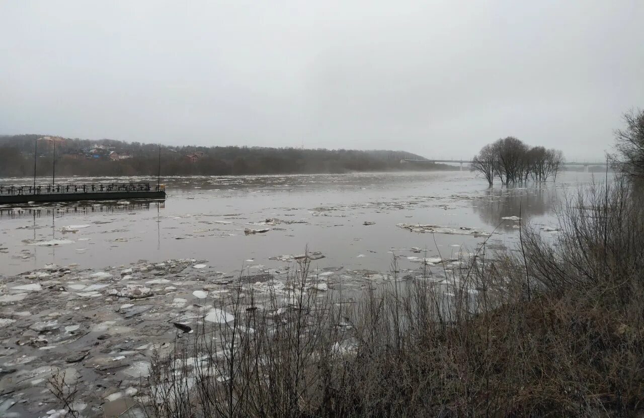 Подъем реки оки в калуге. Разлив Оки в Калуге 2023 март. Разлив Оки в Калуге 1970. Разлив Оки в Калуге. Ока паводок.