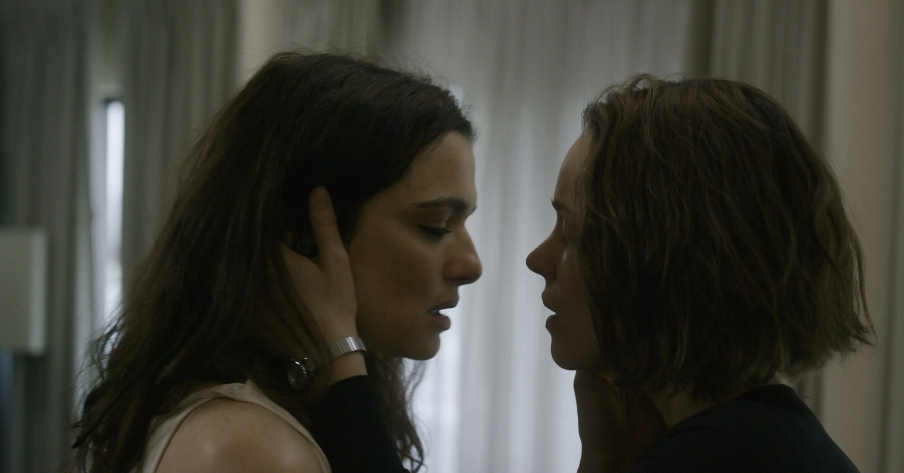 Lesbian 2021. Неповиновение (Disobedience) 2017. Рэйчел Вайс и Рэйчел Макадамс. Рэйчел Макадамс неповиновение.