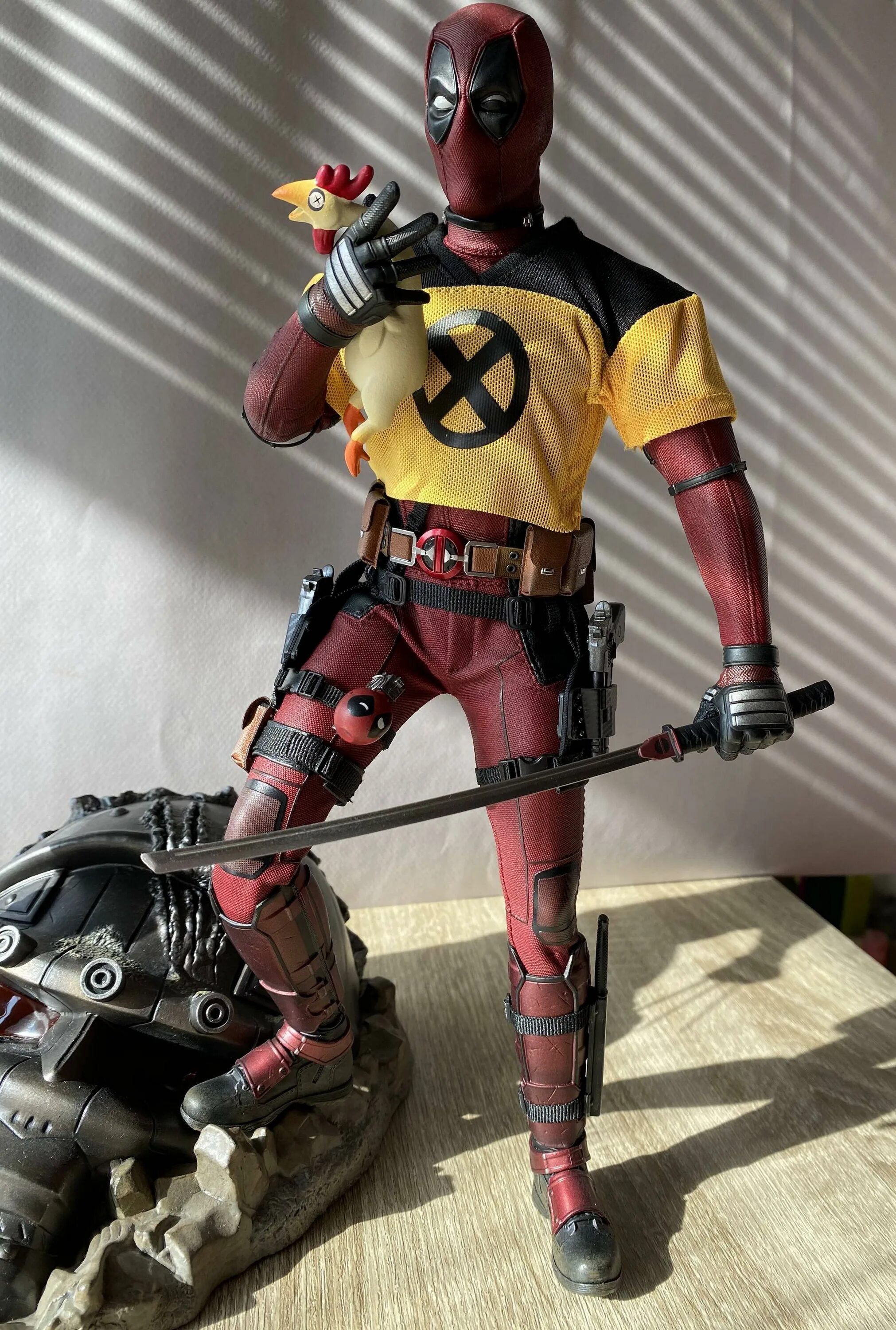 Дэдпул от хот тойс 2. Hot toys deadpool 2. Игрушки дэдпул 2 от хот тойс. Хот тойс фигурки дэдпул 2. Фигурка deadpool hot toys.