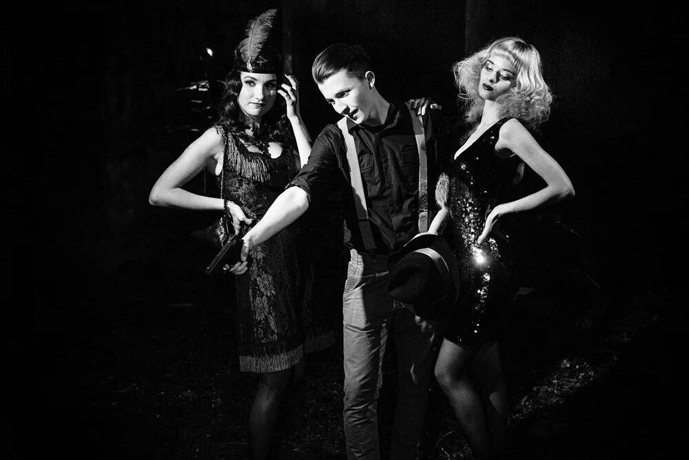 Нуар роковуха. Franky bar нижний. Ресторан в стиле нуар. Бар в стиле нуар. Нуар нижний новгород.