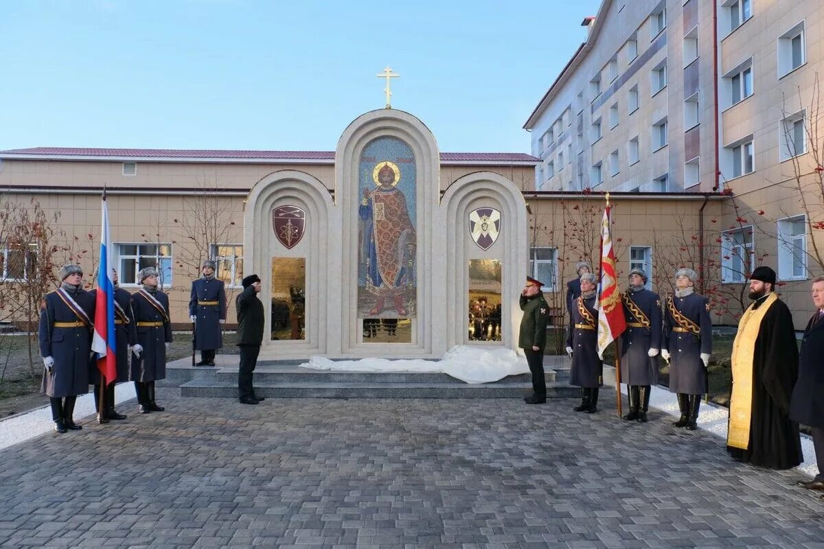Мемориал раненый воин новосибирск. Памятник николаю чудотворцу новосибирск. Открытие мемориала в новосибирске. 100 лет влксм памятник. Мемориальный воинский комплекс в химках.