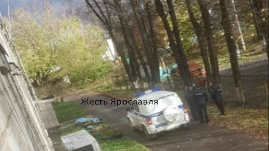 Мужчина выпал из окна ярославль. Мужчина выпал из окна ярославль. Мужчина выпал из окна ярославль. Пятиэтажки. Мужчина выпал из окна ярославль.