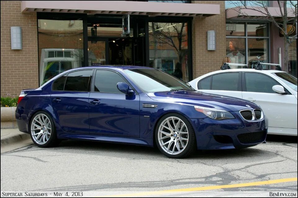 Цвета бмв е60. BMW m5 e60 Interlagos Blue. BMW m5 e60 синяя. BMW 5 e60 синяя. BMW m5 Interlagos Blue.