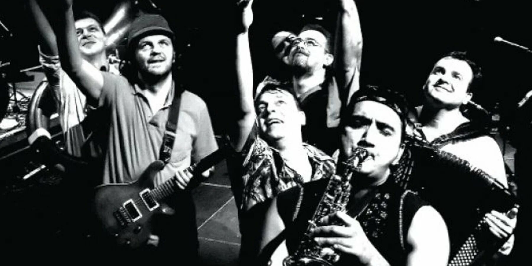 The no smoking orchestra. Эмир кустурица. фильм концерт кустурицы. emir kusturica &amp; the no smoking orchestra афиша. emir kusturica and the no smoking orchestra - corps diplomatique.