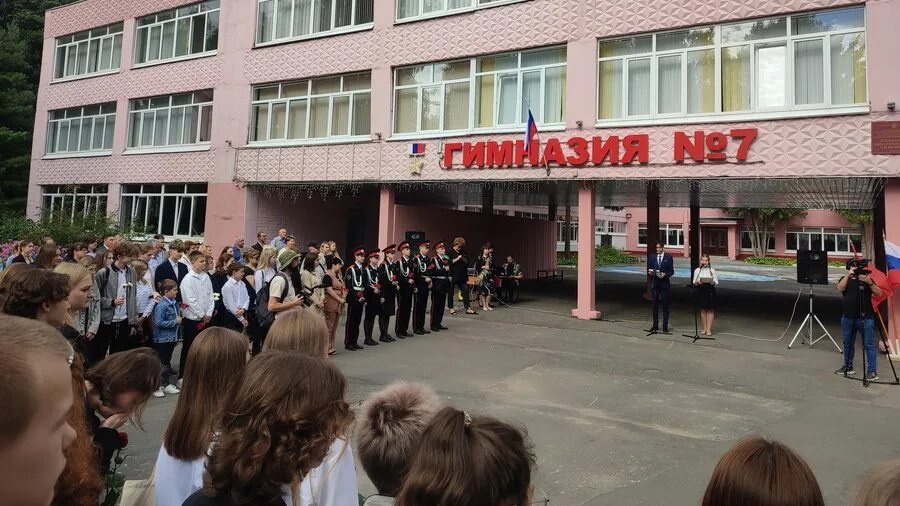 Седьмая гимназия Брянск. Гимназия 3 Брянск. Гимназия 7 Брянск класс. Гимназия 1 Брянск. Брянск нападение на гимназию