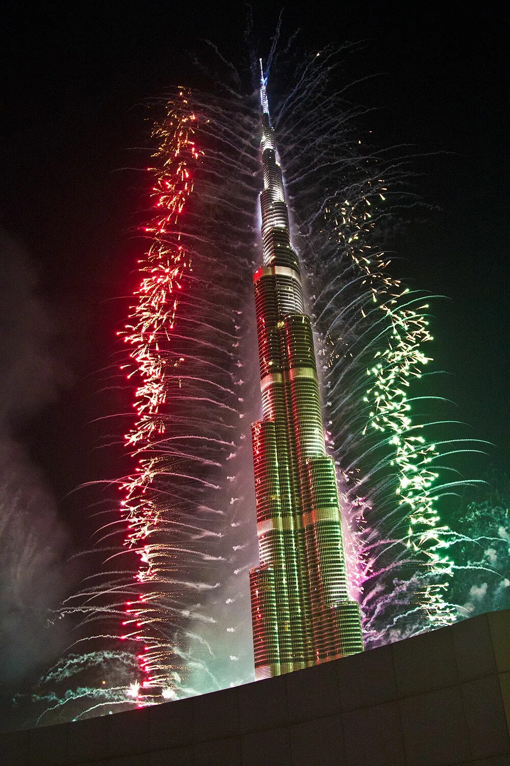 Дубай и фонтаны и фейерверки. Новогодний салют в дубае. Бурдж дубай салют. Фейерверк дубай бурдж аль араб. Салют в дубае 2024.