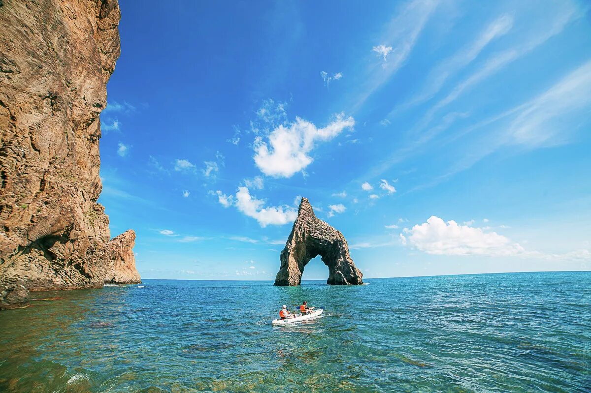 Симферополь водопад плачущая скала. Камень орех ергаки. Скалы. Куда скала. Куда скала.