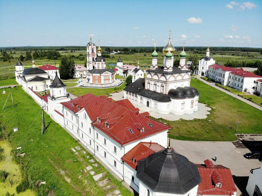 Троице сергиева варницкого монастыря. Троицкий Варницкий монастырь. Сергиев Варницкий монастырь. Варницкий монастырь Ростов. Троице Сергиев Варницкий монастырь в Ростове Великом.