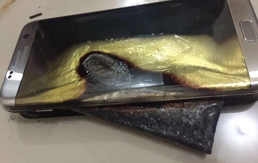 Note взрывается. Galaxy note 7 взрывается. самсунг ноут 7 взорвался. самсунг галакси ноут 7 взрывается. samsung galaxy s8 взорвался.