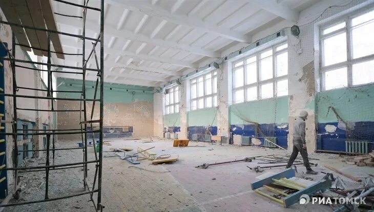 Ремонт в школах томска. Ремонт в школах томска. Штукатурка в школе. 38 школа томск. Школа кедровская в 2023 году.