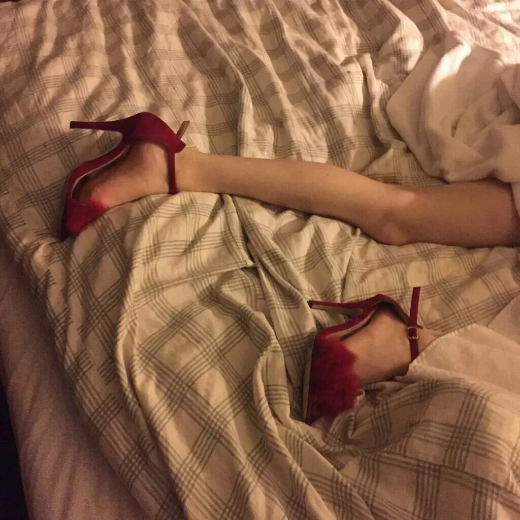 Нимфомания Эстетика. Ножки романтик. Bed Heels. Нимфомания картинки. Форум нимфоманок