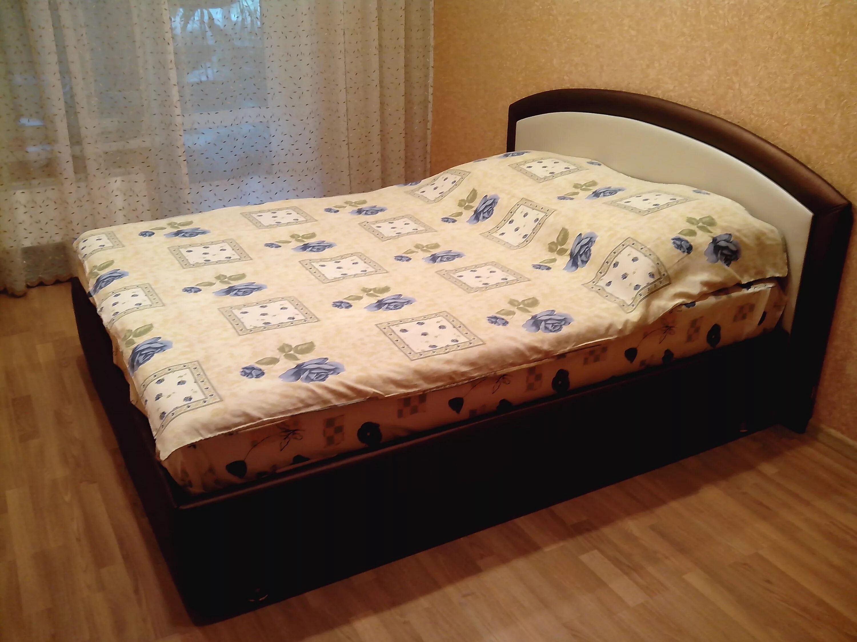 Продажа бу кровати. Кровать Мирабель. Кровать 1.5. Ашан кровать. Кровать Кальвет Архитектория.