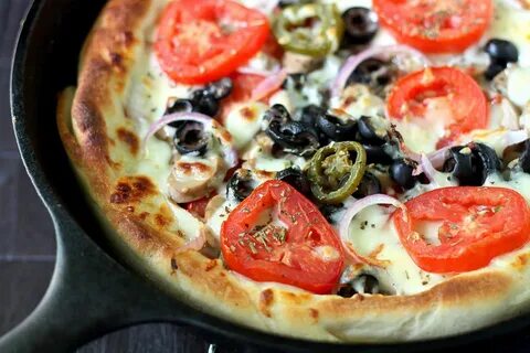 Вкусная пицца на сковороде