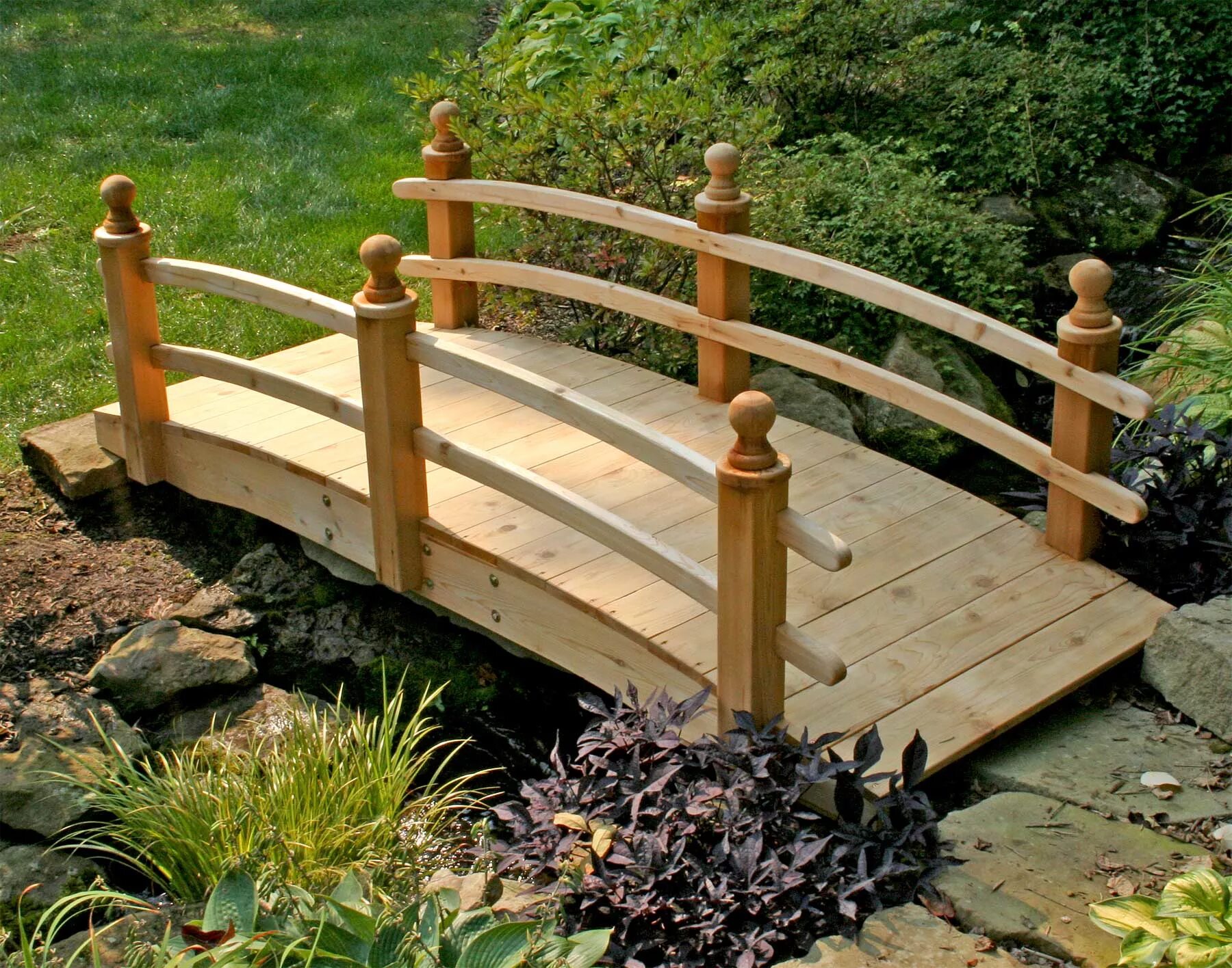 Построить деревянный мост. Декоративный мостик. Декоративный мостик для сада. Мостик деревянный декоративный. Деревянный мостик для сада.