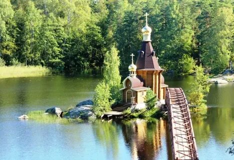 Церковь на реке