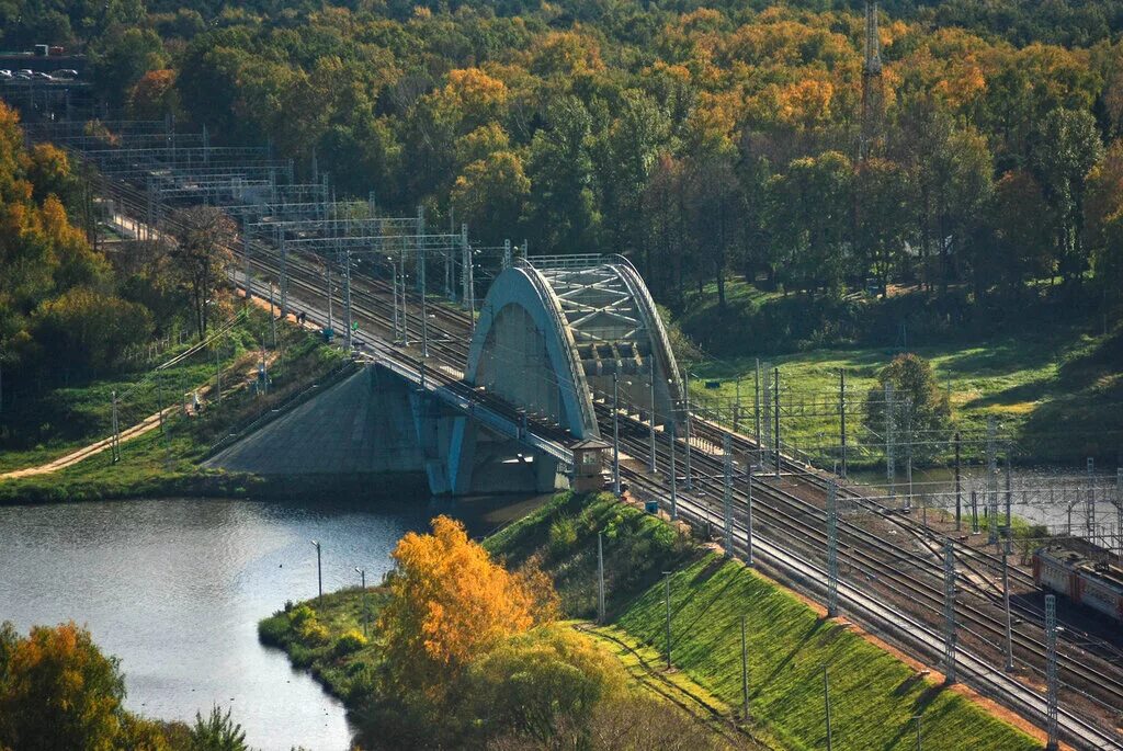 Канал железные дороги. ЖД мост Химки. Химкинский Железнодорожный мост через канал им Москвы. ЖД мост Химки левый берег. Мост Левобережный Химки.