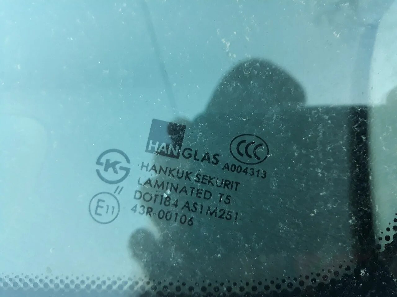 Agc лобовое стекло маркировка. Как отличить оригинальное стекло. Стёкла пилкингтон лобовое пилкингтон производитель. Еврокод стекла ауди а5. Как отличить оригинальное стекло.