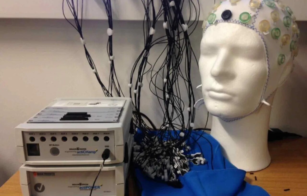 Нейротех ЭЭГ. Аппарат ЭЭГ Нейротех. Электроэнцефалограф Neurofax EEG-1100 K. РЭГ И ЭЭГ.