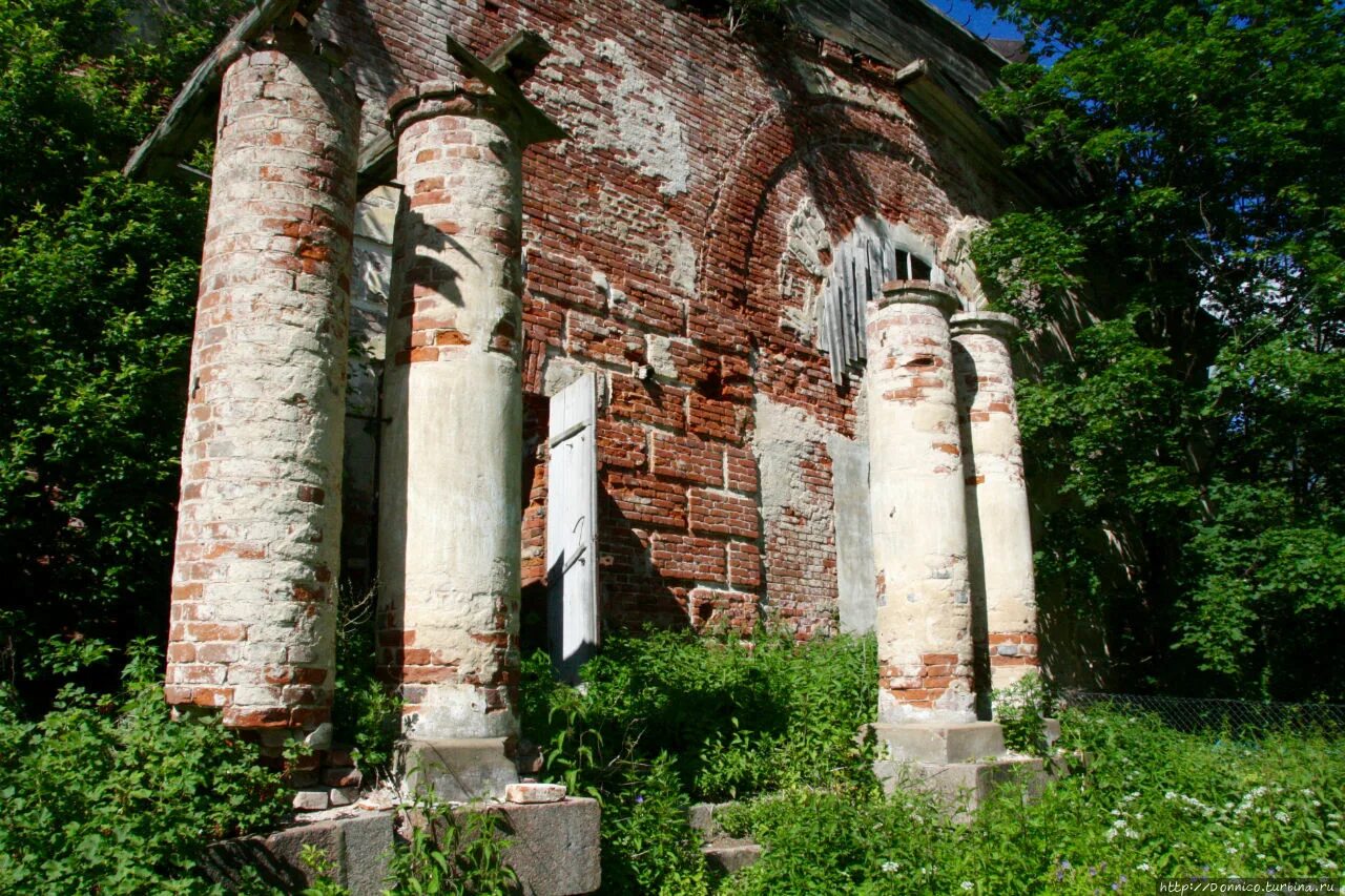 Березка вышний волочек. Деревня Рогозино Вышний Волочек. Заброшенный монастырь в деревне в Вышнем Волочке. Вышний Волочек храмы заброшенные. Вышний Волочек деревня Широкова.