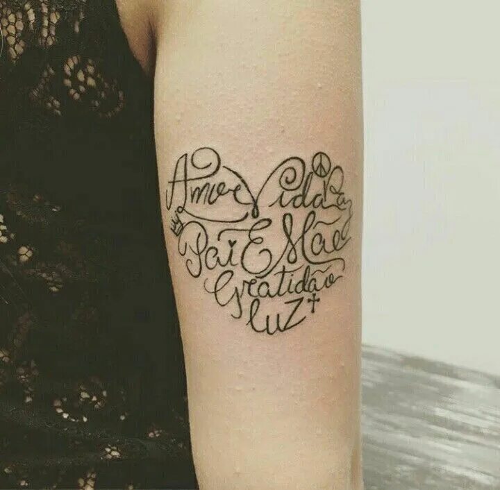 Аморе тату эскиз. Татуировка аморе аморе. amor тату эскиз. amore тату эскиз. тату надпись amor.
