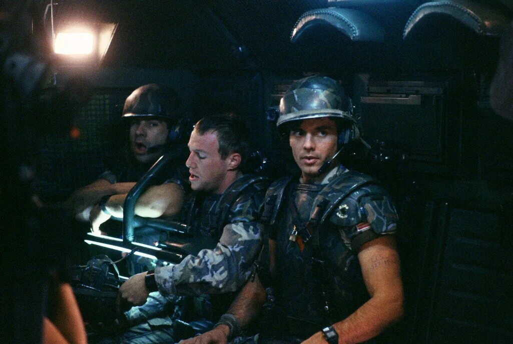Машина времени чужие. Чужие 1986. чужие 1986 отряд.