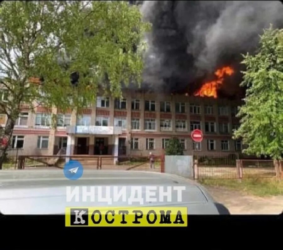 Чп кострома. Пожар в школе Кострома. Зарубинская Костромская школа горит. Зарубино Костромской район. Сгоревшая школа на Шелепихе.