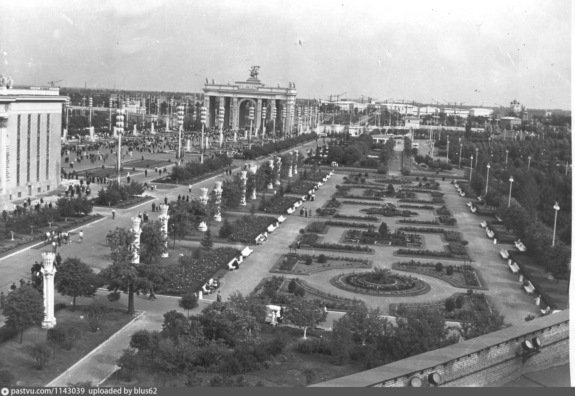 Как называется 1954 год. Вднх в 1954 году. павильоны всхв в москве 1939. открытие всхв 1939 год. вднх 1939.