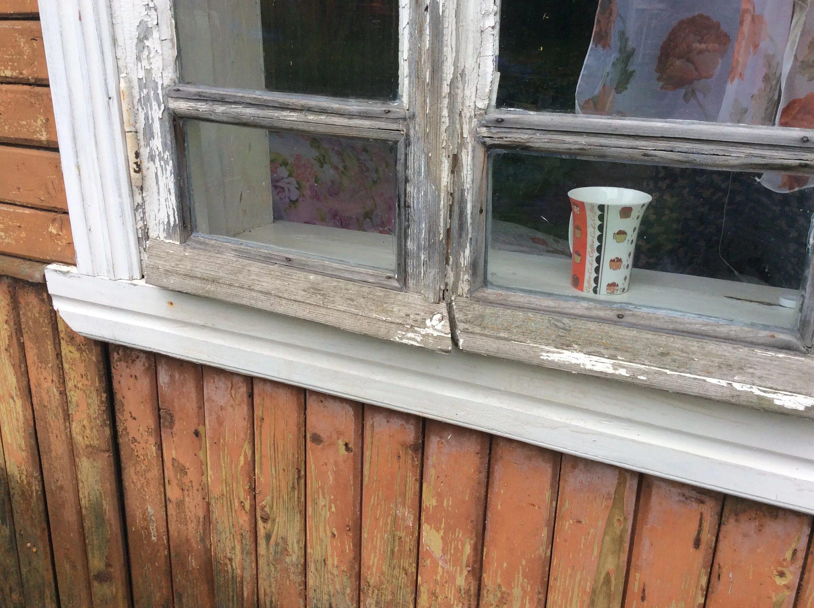Какая краска окна деревянные. Реставрируем старые деревянные окна. Советские деревянные окна. Деревянные окна крашеные. Покрасить старые деревянные окна.