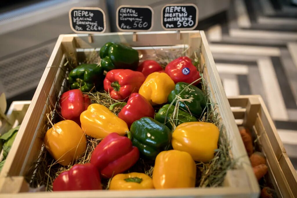 московский продукты. где закупают продукты на поп. продуктовый рынок. московские продуктовые магазины. московский продукты.