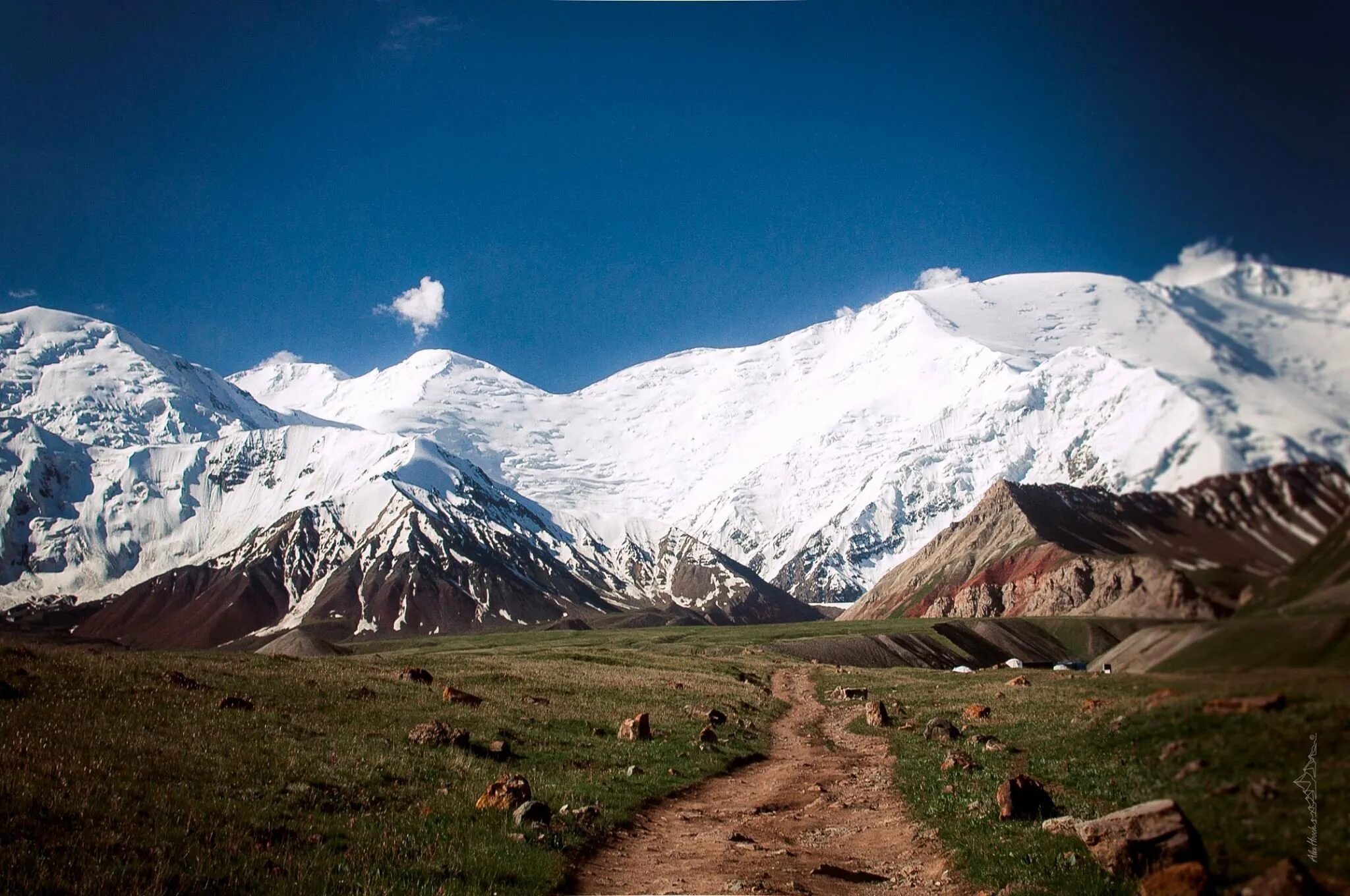 Памир горы. Памирские горы в Таджикистане. Душанбе горы Памир. Пик Ленина Таджикистан. Памир самая высокая